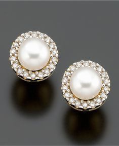 Fleur de Lis Quilts and Accessories: Sunday Quilt Inspiration: P E A R L S Pearl Earrings Studs, Work Jewelry, Earrings Studs, Pearl Diamond, Pretty Jewellery, Pearl Ring, Bling Bling, Diamond Studs, Wedding Favors