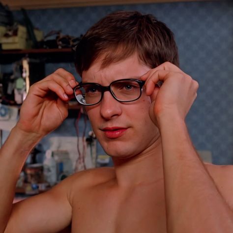 Spider Man Glasses, Spider Man Toby Mcguire, Toby Mcguire Spiderman, Peter Parker With Glasses, Tobey Maguire Spiderman Icons, Spiderman 1 Tobey Maguire, Toby Spiderman, Spiderman Glasses, Tobey Maguire Icon