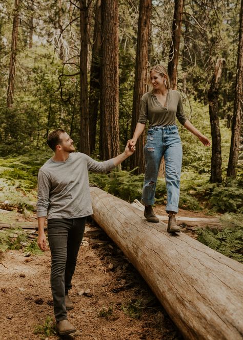 Campfire Photoshoot, Yosemite Photoshoot, Pose Prompts, Engagement Clothes, Red Woods, Forest Engagement Photos, Shooting Couple, Intimate Couples, Couples Pose