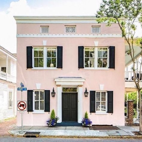 Pink House Exterior, House Renos, Houses Exterior, Pink Paint Colors, Houses Architecture, Half Bathrooms, Hotel Exterior, Exterior Inspiration, Exterior House Color