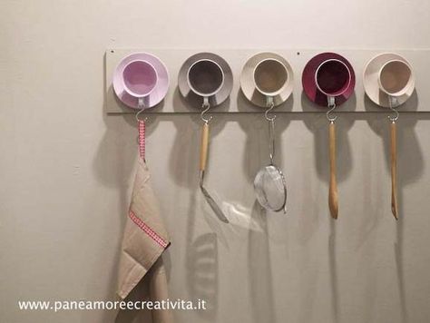 25 Reuse and Recycle Ideas for Kitchen Decorating in Eco Style Teacup Crafts, Plastic Bottle Caps, Deco Nature, Diy Coffee, Recycled Crafts, Recycled Furniture, Eco Fashion, Diy Wall, Wall Hooks