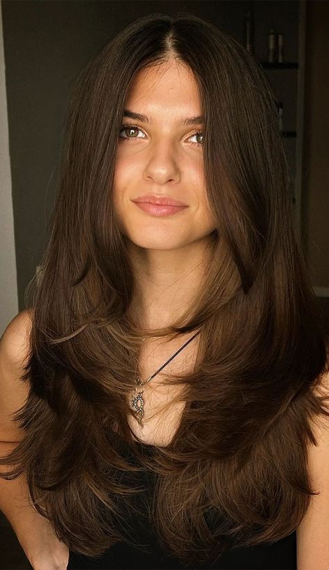 Layered haircut, Long layered haircut, shaggy layered haircut,  Layered haircuts for long hair, long layered haircuts with bangs, long layered haircuts for women, face-framing layers medium hair, layered haircut with curtain bangs Layer Panjang, Haircuts For Long Hair With Layers, Haircuts For Medium Length Hair, Straight Hair Cuts, Hair Inspiration Long, Kadeřnické Trendy, Layered Haircuts For Medium Hair, Fesyen Rambut, Hairstyles For Layered Hair