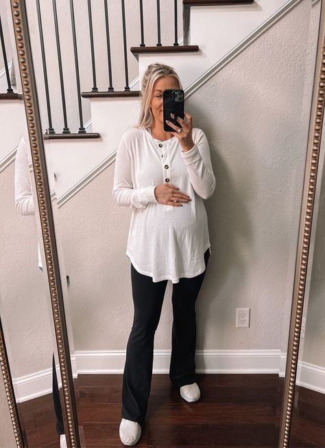 Fall Pregnancy Outfits Casual, Cute Fall Maternity Outfits, Lululemon Maternity, Baby Bump Style Summer, Comfy Maternity Outfits, Pregnancy Fashion Fall, Fall Maternity Outfits, Casual Maternity Outfits, Winter Maternity Outfits