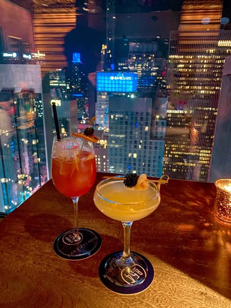 cocktails new york rooftop bar drinks fancy food recipe meal foodie aesthetic idea inspo photography New York Rooftop Bar, Sketches Book, Twenty Fine, Cocktails Aesthetic, New York Rooftop, Foodie Aesthetic, Cocktail Images, Fancy Food, Date Dinner