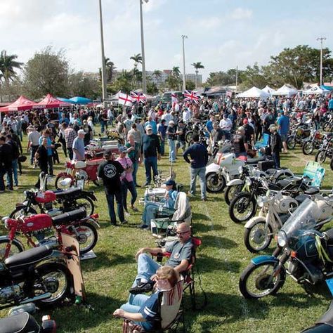 Classic Bikes For Sale, European Motorcycles, Roller Derby Girls, Puerto Penasco, Cycling Events, Motorcycle Events, Derby Girl, Toys For Tots, Guide Dog