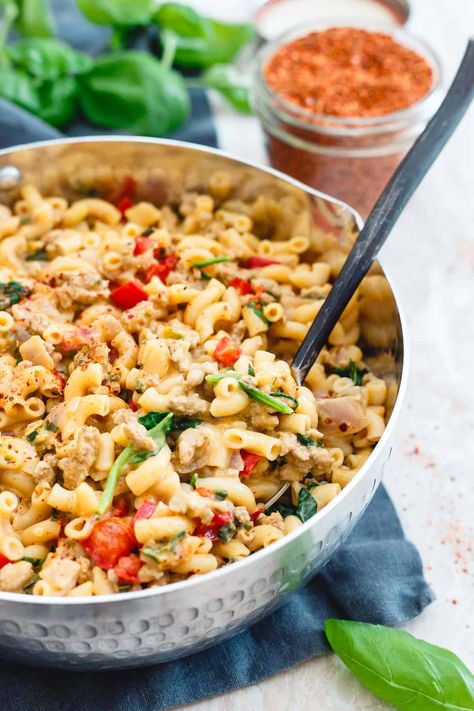 Turkey Skillet Mac and Cheese - One Pot Turkey Skillet Mac and Cheese Burger Mac And Cheese, Healthy Skillet Meals, Turkey Skillet, Skillet Mac And Cheese, Lighter Recipes, Veggies Recipes, Skillet Dinner Recipes, Clean Eating Chicken, Free Lunch