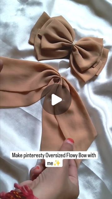 Chiffon Bow Diy, Oversized Hair Bow, Scarf Bow Tutorial, Hand Embroidery Hair Bow, Fluffy Scrunchies, Pig Tail Bows, Easy Bow, Diy Bows, Bow Tutorial