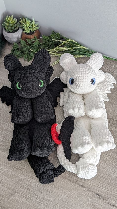 Fury Restock coming 9/27/24 3 sizes will be available to purchase: Large Snuggler, Black or White Fury (pictured) -tip to tail, approximately 33inches (84cm) Small Snuggler, Black or White Fury (not pictured) -tip to tail, approximately 20inches (51cm) Medium sized Plushie Black (pictured) -tip to tail, approximately xxinches (xxcm) Snugglers are left unstuffed except for the fury's head. Plushie is fully stuffed throughout.  All orders are Ready to Ship and will be shipped within 1-3 days.  Pat Crochet Night Fury, Crochet Toothless Pattern, Crochet How To Train Your Dragon, Toothless Amigurumi Free Pattern, Crochet Big Stuffed Animals, Crochet Plushies Amigurumi, Toothless Crochet Pattern Free, Black Crochet Projects, Toothless Party