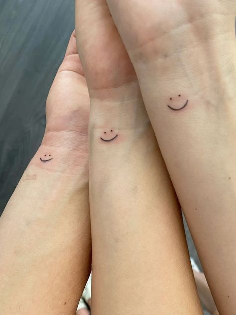 Matching Tattoos For 8 People, Tattoos Ideas For 3 Friends, Tattoos 4 Friends, Small Tattoos For 3 Siblings, Simple Tattoos For Siblings, Three Besties Tattoo, Brother And Sister Tattoo Ideas Small Funny, Small Sibling Tattoos For 4, Tattoos For Four Siblings