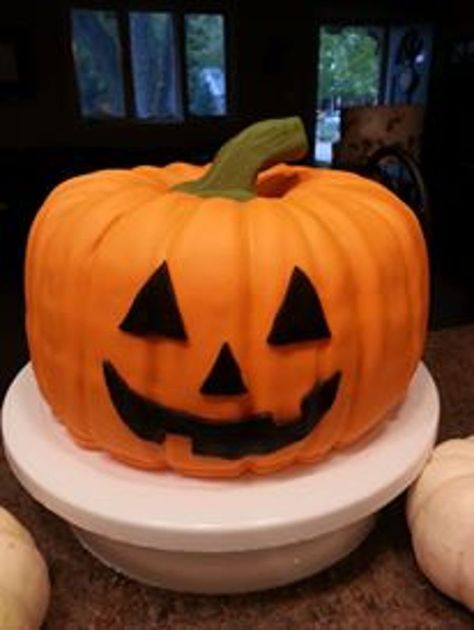 Halloween Jack-O-Lantern Cake Pumpkin Jack-o-lantern cake. Baked my cakes in bundt pans and covered in fondant. Fun cake to make. Pumpkin Wedding Cakes, Jack O Lantern Cake, Pumpkin Shaped Cake, Pumpkin Bundt Cake Recipes, Iced Pumpkin Cookies, Halloween Pumpkin Cake, Halloween Torte, Pasteles Halloween, Cake Pumpkin