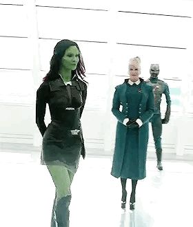 Gamora's style Gamora Dress, Gamora Outfit, Zoe Salanda, Gamora Aesthetic, Gamora Cosplay, Gamora Marvel, Black Widow And Hulk, Marvel Gif, Dr Marvel