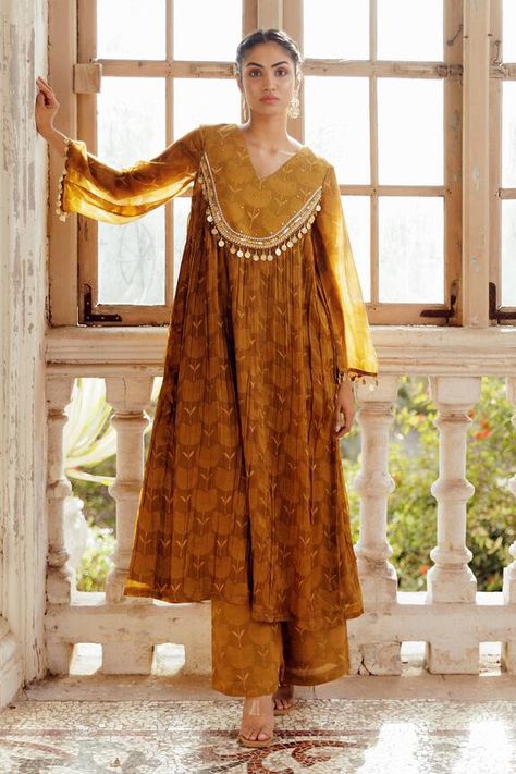 Olive green bandhani printed A-line kurta with pleated and embroidered yoke. Paired with coordinating pant. - Aza Fashions Indian Wear Styling, Aza Fashion Kurti, Bandhani Print Suit, Bandhani Co Ord Set, A Line Suit Designs, Aza Fashion Outfits 2024 Suits, Stylish Kurta Designs Women, Kurta Designs For Wedding, Bandhani Suits Design