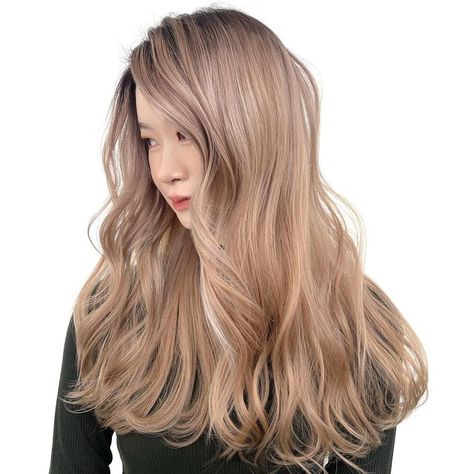 Asian Blonde Balayage, Highlight Balayage, Hair Asian, Beige Blonde Hair, Hair Bleach, Hair Color Asian, Pearl Blonde, Gradient Hair, Blonde Balayage Highlights