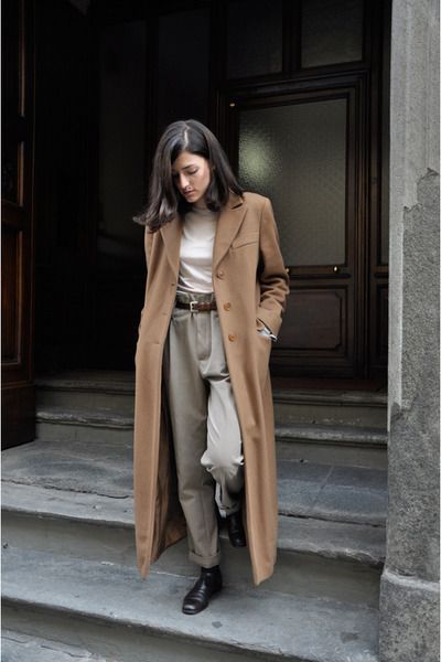 Ankle-Length Coats are Winter’s Biggest Trend | StyleCaster Fall Dress Ideas, Camel Coat Outfit, Minimalist Moda, Womens Fashion Casual Chic, Womens Winter Fashion Outfits, Womens Beach Fashion, Fashion For Petite Women, Coat Trends, Womens Fashion Casual Spring