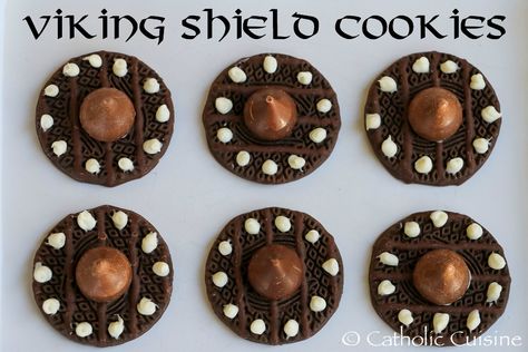 Catholic Cuisine: Viking Shield Cookies for the Feast of St. Magnus Viking Birthday Party For Adults, Viking Cake Ideas, Viking Party Ideas, Viking Party Decorations, Viking Baby Shower Ideas, Viking Party Ideas Adults, Viking Cupcakes, Viking Birthday Party, Viking Feast