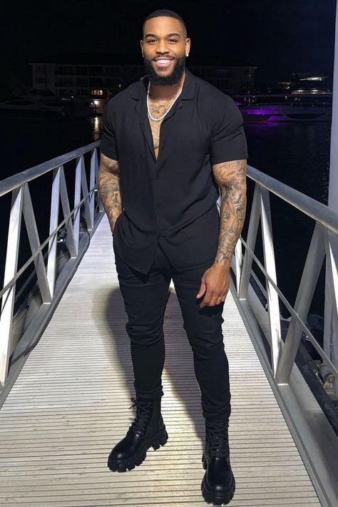 Black And White Casual Outfits For Men, Mens Black Jeans Outfit Casual, Men All Black, Black Man Date Night Outfit, Black Men All Black Outfit, Man Date Night Outfit, All Black Casual Outfit Men, Men Short Sleeve Button Up Outfit, Black Short Sleeve Button Up