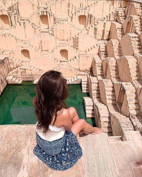 Fort Poses, Hyderabad Photography, Chand Baori, Rajasthan Travel, Jaipur Travel, India Travel Places, Backpacking India, Travel Pose, Wedding Photoshoot Props