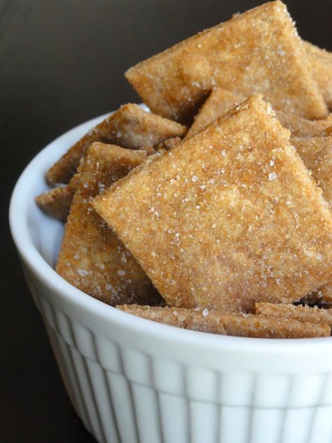 The Conscientious Eater: Homemade Whole Wheat Rosemary Wheat Thins! They taste like the real deal. Quick Vegan Dinner Recipes, Non Dairy Butter, Wheat Thins, Plant Based Recipes Easy, Healthy Vegan Breakfast, Visual Recipes, Homemade Crackers, Vegan Crackers, All Recipes