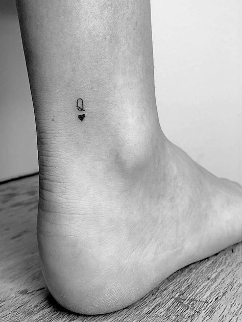 Ronni Hawk, Energy Tattoo, Simbolos Tattoo, Queen Of Hearts Tattoo, Mum Tattoo, Hearts Tattoo, Queen Tattoo, Petite Tattoos, Tiny Tattoo