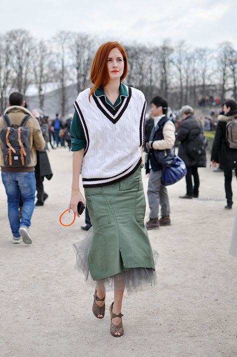 Vest Street Style, Taylor Tomasi, Taylor Tomasi Hill, Stockholm Street Style, Miuccia Prada, Milan Fashion Weeks, Street Style Paris, Fashion 2020, Knit Vest