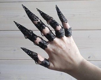 Ebony Armour Full hand set Midi Claw Rings Red and Black | Etsy Finger Claws, Hand Armor, Claw Rings, Metal Glove, Nail Rings, Black Fingers, Vampire Jewelry, Black Claws, Halloween Ring