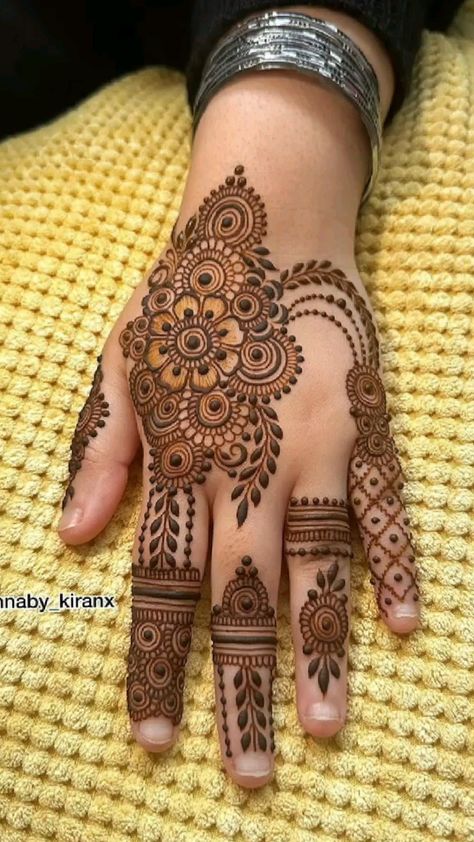 Beautiful Simple Mehndi Design, Tato Henna, मेहंदी डिजाइन, Mehndi Designs For Kids, Very Simple Mehndi Designs, Simple Mehndi Designs Fingers, Tattoo Henna, Full Mehndi Designs, Mehndi Designs Front Hand