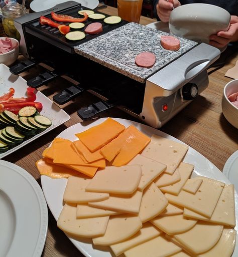 Raclette Dinner Party, Raclette Recipes, New Years Eve Traditions, Raclette Cheese, Fall Eats, Raclette Party, Cooking Stone, Houses Interior, Kinds Of Cheese