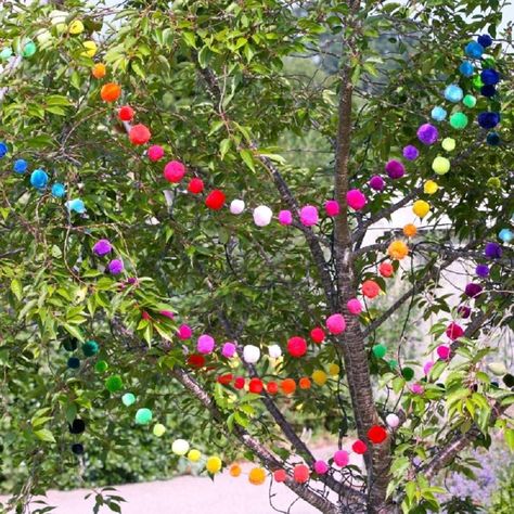 Kitsch Christmas, Pom Garland, Boda Mexicana, Rainbow Wedding, Garden Wedding Decorations, Pom Pom Garland, Bunting Garland, Garden Parties, Festival Wedding