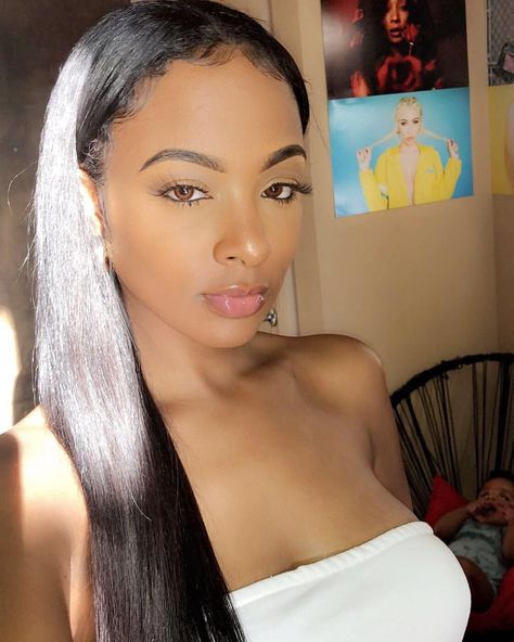 The sun just hit me at the right time😍 Y’all see @therealbless behind me Nadirah Ali, Opposites Attract, Right Time, The Twenties, The Sun, Sun, Makeup, On Instagram, Instagram