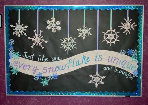 For this bulletin board I put pasta in a ziplock baggie with some tempera paint and let the students shake and wiggle the pasta all around (I then touched up any spots that didn't get paint).  I recommend gluing popsicle sticks into a snowflake design and then gluing pasta on top.  Snowflakes were then embellished with glitter and rhinestones. School Holiday Bulletin Boards, Winter Bulletin Boards For Preschoolers Preschool, Teacher Winter Bulletin Boards, Winter Boletin Board, Winter Buliton Board, Winter School Board Ideas, Winter Science Bulletin Boards, Snowy Bulletin Board Ideas, Snow Bulletin Board Ideas For School