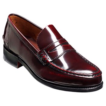 Caruso was designed by Albert Barker in the early 1960's, taking inspiration from the popular American classic 'Penny loafer'. Albert set out to design a Barker version on a new last at the time - shape 10. 60 years on Caruso and the shape 10 last are still a cemented part of the Barker in stock collection, available in Black and Burgundy Hi-Shine with a hand stitched apron and saddle. Finsbury Shoes, Moccasins Shoes, Best Shoes For Men, Mens Fashion Smart, Fancy Shoes, Classic Boots, Goodyear Welt, Classic Shoes, Penny Loafers