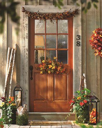 Modern Farmhouse Porch Decor, Fall Curb Appeal, Simple Front Porch, Modern Farmhouse Porch, Farmhouse Porch Decor, Porch Design Ideas, Building A Porch, Deco Nature, Iron Lanterns