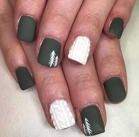 Matte Black Winter Nails, Nails With Tree Design, Winter Country Nails, Western Holiday Nails, Country Christmas Nails Acrylic, Nails For Colorado, Christmas Nails Boho, Late January Nails, Country Gel Nails