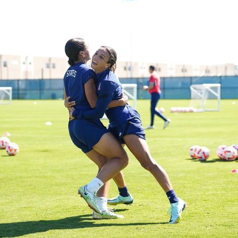 U.S. Soccer WNT on Instagram: "@sophsssmith 🤗 @malpugh" Mal Pugh, Mallory Swanson, Us Womens Soccer, Soccer Aesthetic, Us Women's National Soccer Team, Uswnt Soccer, Sophia Smith, Twenty Twenty, Usa Soccer