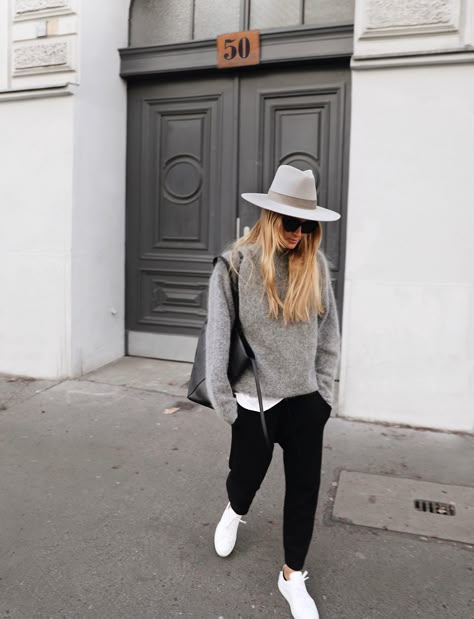 GREY ON GREY Minimalist Moda, Hat Outfits, Gray Hat, Boho Mode, Hat Outfit, Grey Hat, Women Fashion Edgy, Grunge Look, Fashion Blogger Style