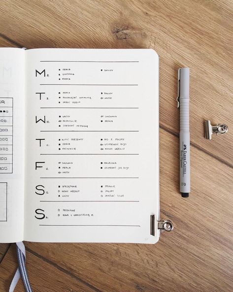 Weekly Layout for Bullet Journal. Because we need ways to keep ourselves on track! Inspirasi Jurnal, Minimalist Bullet Journal Layout, Diario Bullet, Bullet Journal Weekly Layout, Minimalist Bullet Journal, Weekly Log, Bullet Journal Minimalist, Bullet Journel, Journal Weekly