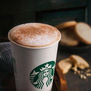 Starbucks Coffee ☕ (@starbucks) • Instagram photos and videos Cinnamon Shortbread, Summer Coffee Drinks, Best Starbucks Coffee, Mocha Drink, Cinnamon Drink, Best Starbucks Drinks, Hot Coffee Drinks, Starbucks Latte, Matcha Green Tea Latte