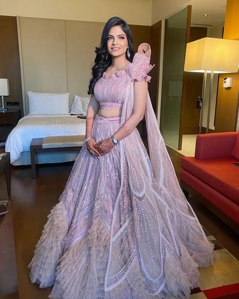 Dress For Sangeet Function, Sangeet Outfit Ideas, Engagement Dress For Bride, Reception Outfits, Indian Wedding Gowns, Sangeet Outfit, Reception Outfit, Latest Bridal Lehenga, Indian Wedding Fashion