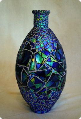 Mosaic Bottles, Konst Designs, Mosaic Pots, Mosaic Vase, Mosaic Flower Pots, Mosaic Tile Art, Mosaic Stained, Mosaic Art Projects, Wine Glass Art