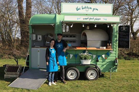 Mobile vintage food truck serving Wood Fired Pizza specialising in weddings, festivals and all shindigs of the celebratory kind! Vintage Food Truck, Mobile Pizza Oven, Pizza Vans, Pizza Catering, Pizza Food Truck, Pizza Truck, Food Vans, Catering Trailer, Mobile Coffee Shop