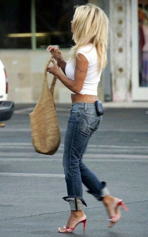 Pamela Anderson out and about 00s Fashion Outfit, Pam And Tommy, Outfits 2000s, Daily Outfit Inspiration, Models Off Duty, Wardrobe Style, Out And About, Diamond Cluster, Blue Jean