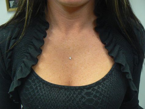 Piercing Chest Dermal, Dermal Placement Ideas, Dermal Piercing Petto, Chest Dermal Piercing Center, Surface Piercing Chest, Neck Dermal, Chest Dermal Piercing, Piercing Chest, Dermal Piercing Chest