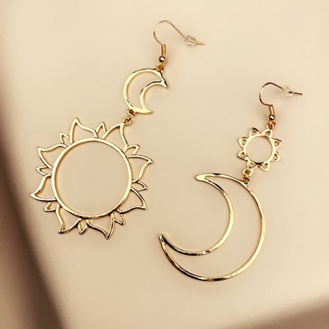 Sun And Moon Jewelry Aesthetic, Moon Themed Jewelry, Moon And Star Accessories, Sun Themed Clothes, Sun And Moon Clothes, Moon Jewelry Aesthetic, Sun And Moon Wedding, Moon And Sun Earrings, Sparrow Jewelry