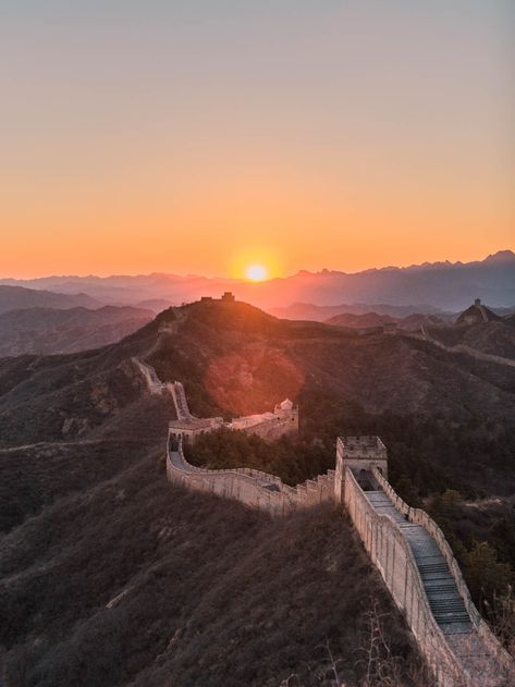 Great Wall Of China Sunset The Great Wall Of China Aesthetic, China Sunset, Aesthetic China, China Nature, China Landscape, China Aesthetic, China City, 7 Wonders, Great Wall Of China