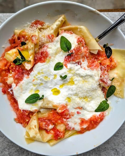 Cooks & Recipes by Jenny G | Fresh Pasta with Grated Tomato & Creamy Burrata Simple, delicious, refreshing summer pasta - here is another bowl creation out of lasagna… | Instagram Grated Tomato, Burrata Mozzarella, Seasonal Cooking, Tomato Season, Pasta Lover, Fresh Pasta, Summer Refreshments, Recipes Vegetarian, Few Ingredients