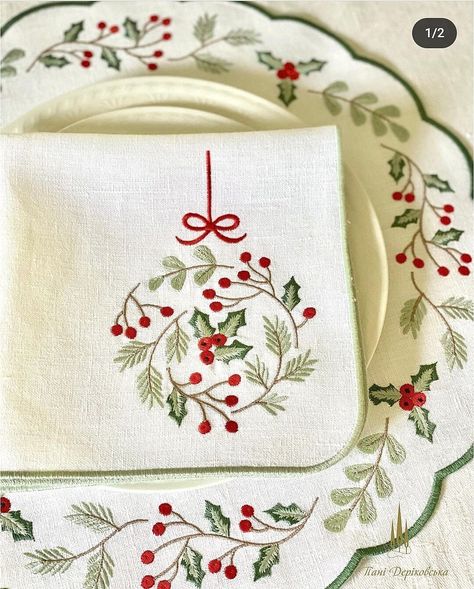 Christmas Placemats Embroidery, Christmas Embroidery Tablecloth, Joy Embroidery, Christmas Tree Embroidery Design, Embroidery Napkins, Embroider Ideas, Christmas Embroidery Patterns, Xmas Cross Stitch, Christmas Card Art