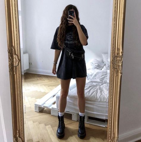 T-shirt Dress And Boots, Oversized Shirt With Boots, Dress And Oversized Shirt, Shirt Dress With Boots, Big Tshirt Outfit, Baggy Tshirt Outfit, T Shirt Dress Outfit, Cornelia Street, Techno Outfit