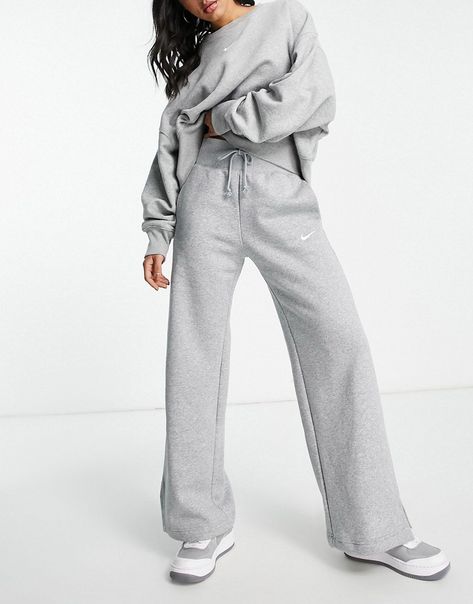 Joggers by Nike Always here for some joggers High rise Elasticated drawstring waist Side pockets Nike logo embroidery Wide leg Ensemble Nike, Jogging Nike, Nike Joggers, Wide Jeans, Nike Hoodie, Plus Size Skirts, White Trainers, Leather Dresses, Maxi Dress Trend