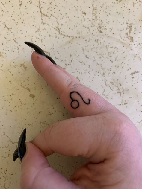 #Leo #leotattoos #fingertattoos #leohoroscope #horoscope #tattoo Leo Tattoo Finger, Leo Finger Tattoo, Leo Hand Tattoos, Leo Symbol Tattoos, Horoscope Tattoo, Leo Symbol, Leo Tattoo, Tattoo Board, Stick N Poke