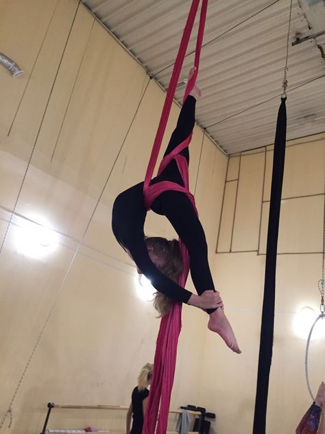 Aerial silks sport air circuit Aerial Acrobatics Outfit, Ariel Silks Aesthetic, Ariel Acrobatics, Aerial Silks Aesthetic, Air Acrobatics, Arial Silks, Ariel Silks, Aerial Gymnastics, Air Yoga